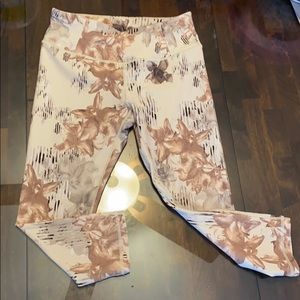 Calia By Carrie Underwood Capri Leggings NWOT